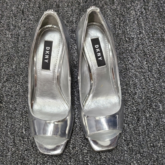 DKNY Peek A Boo Square Toe Metallic Reflective 4in Heel Pumps Size 5.5 - Picture 5 of 9